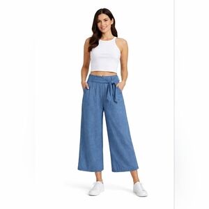 4/$20 Joe Fresh Blue Denim Like Wide Leg Capri's
